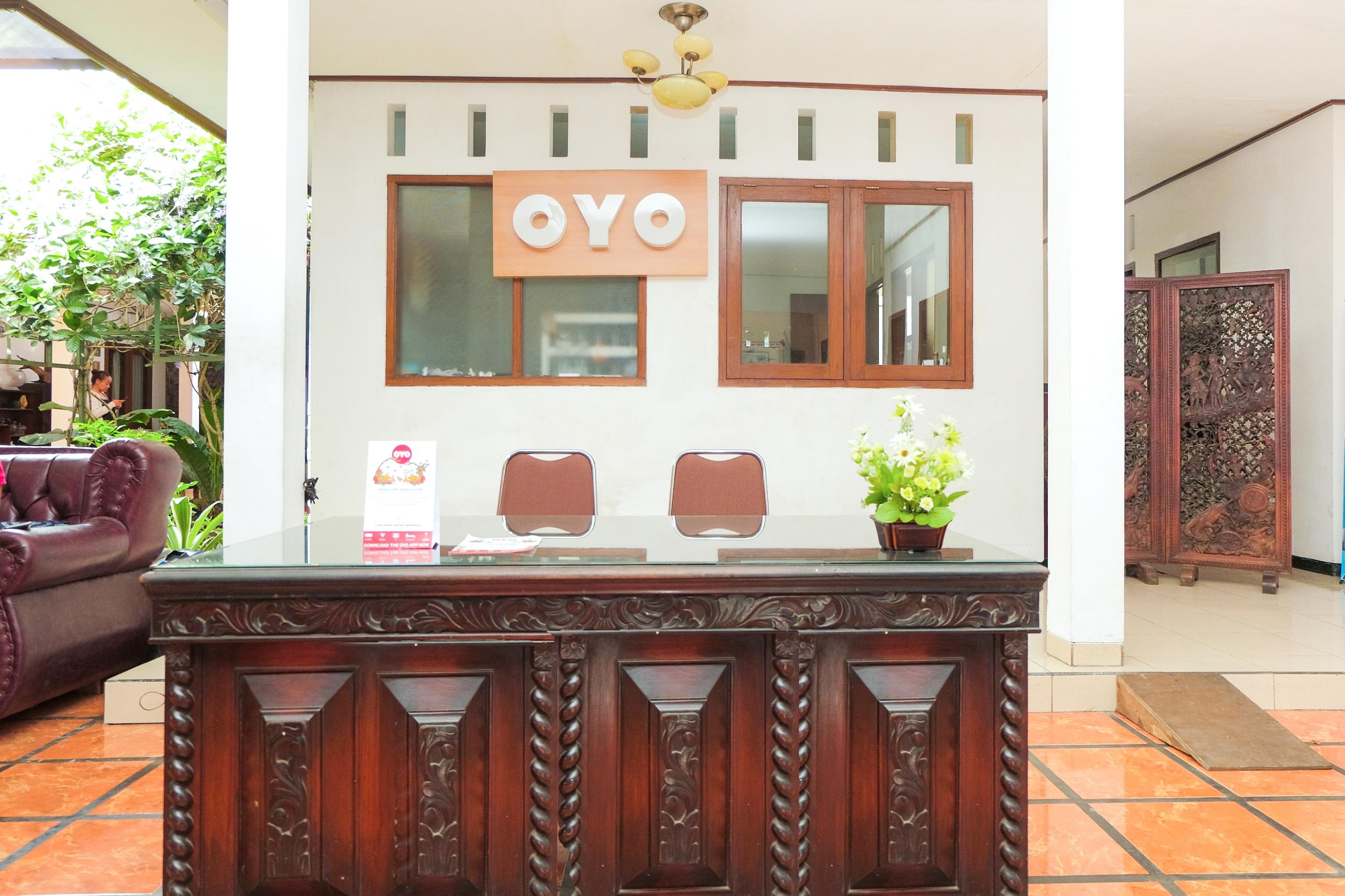 Super Oyo 353 Loesje Guest House Syariah Malang Exterior foto