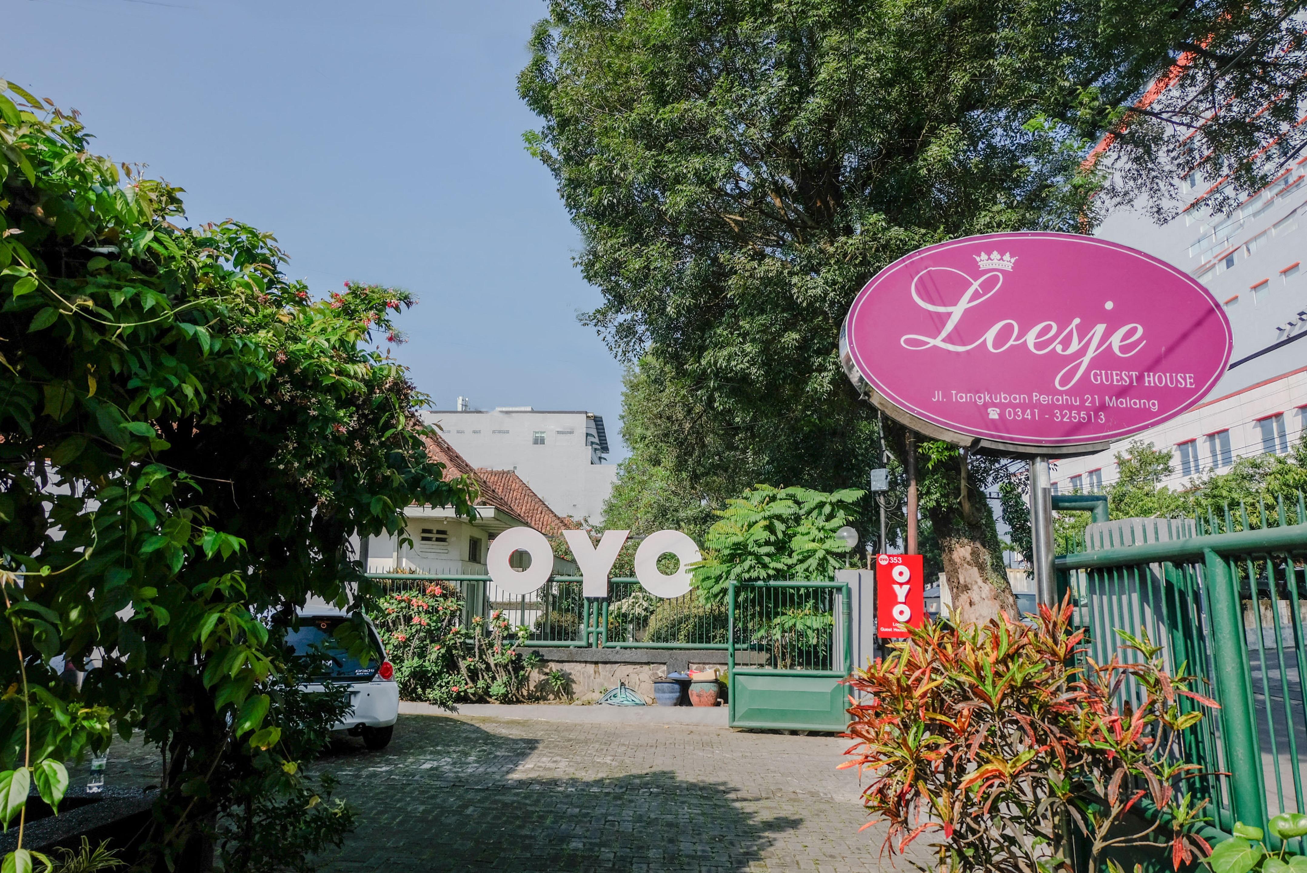Super Oyo 353 Loesje Guest House Syariah Malang Exterior foto