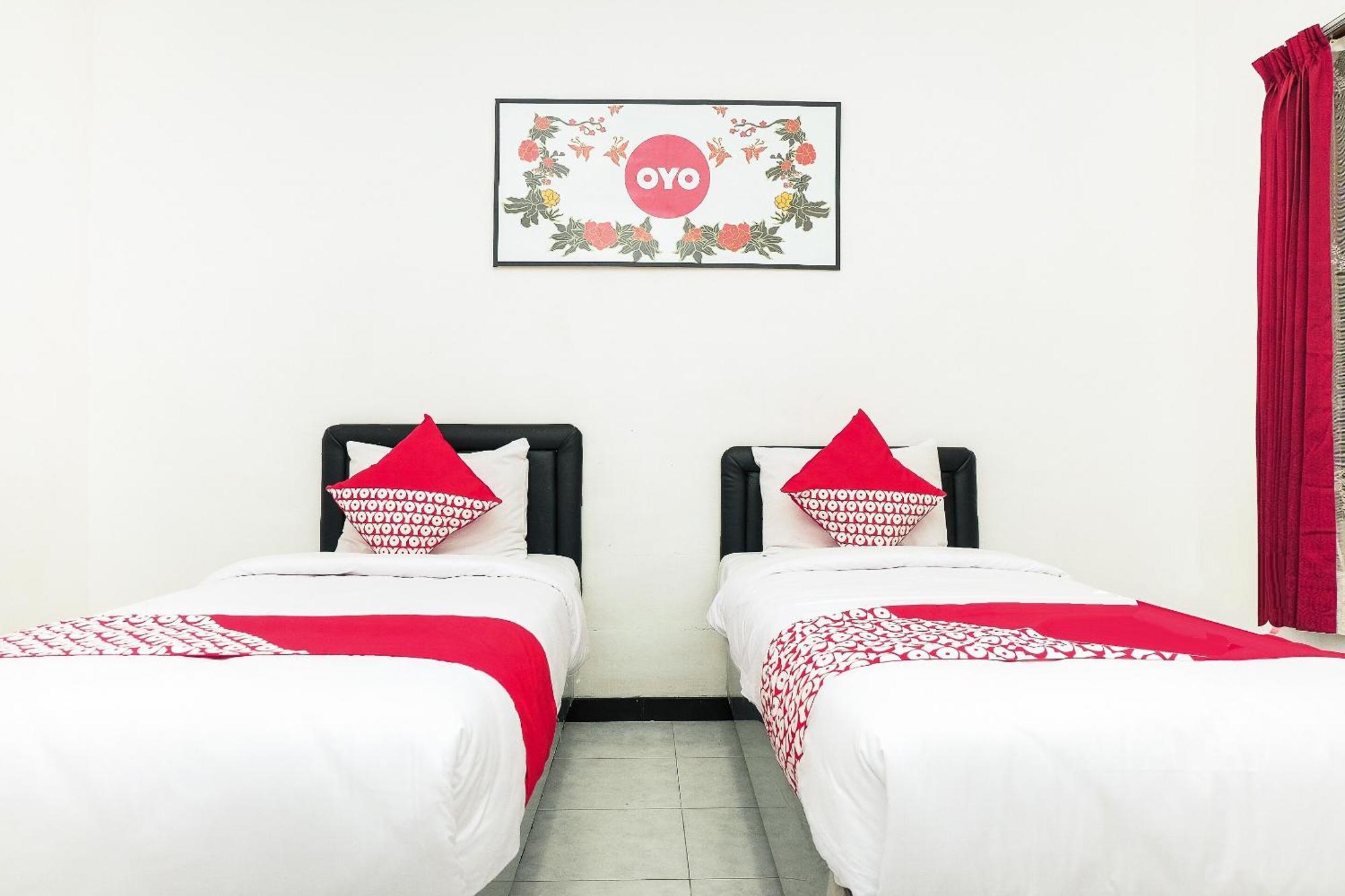 Super Oyo 353 Loesje Guest House Syariah Malang Exterior foto