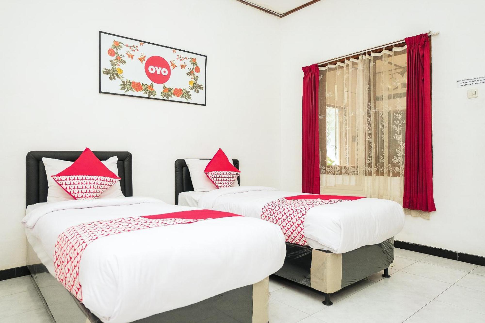 Super Oyo 353 Loesje Guest House Syariah Malang Exterior foto