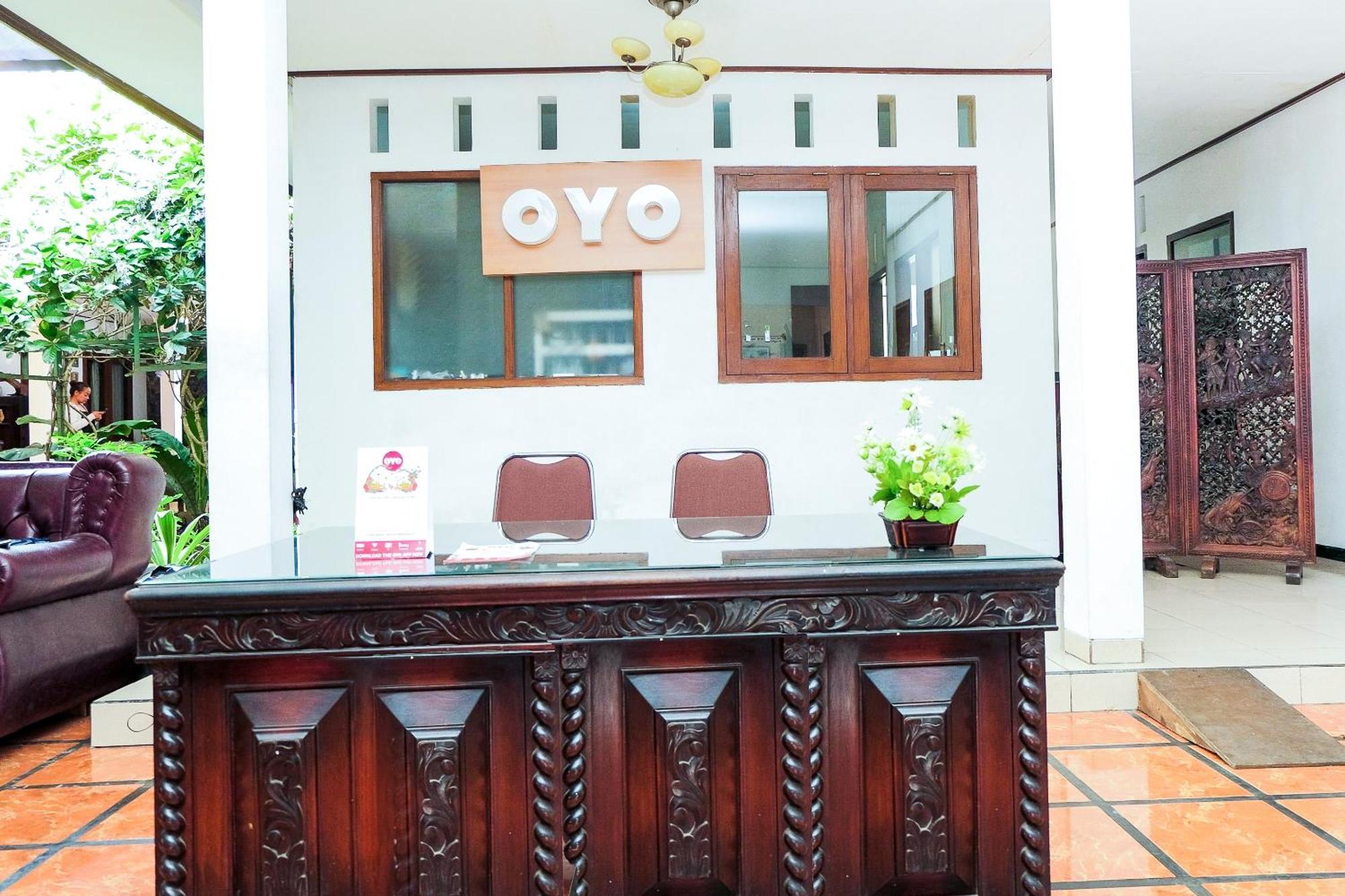 Super Oyo 353 Loesje Guest House Syariah Malang Exterior foto